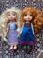 Elsa und Anna Frozen. Elsa mit Ton und Licht. Anna ohne.