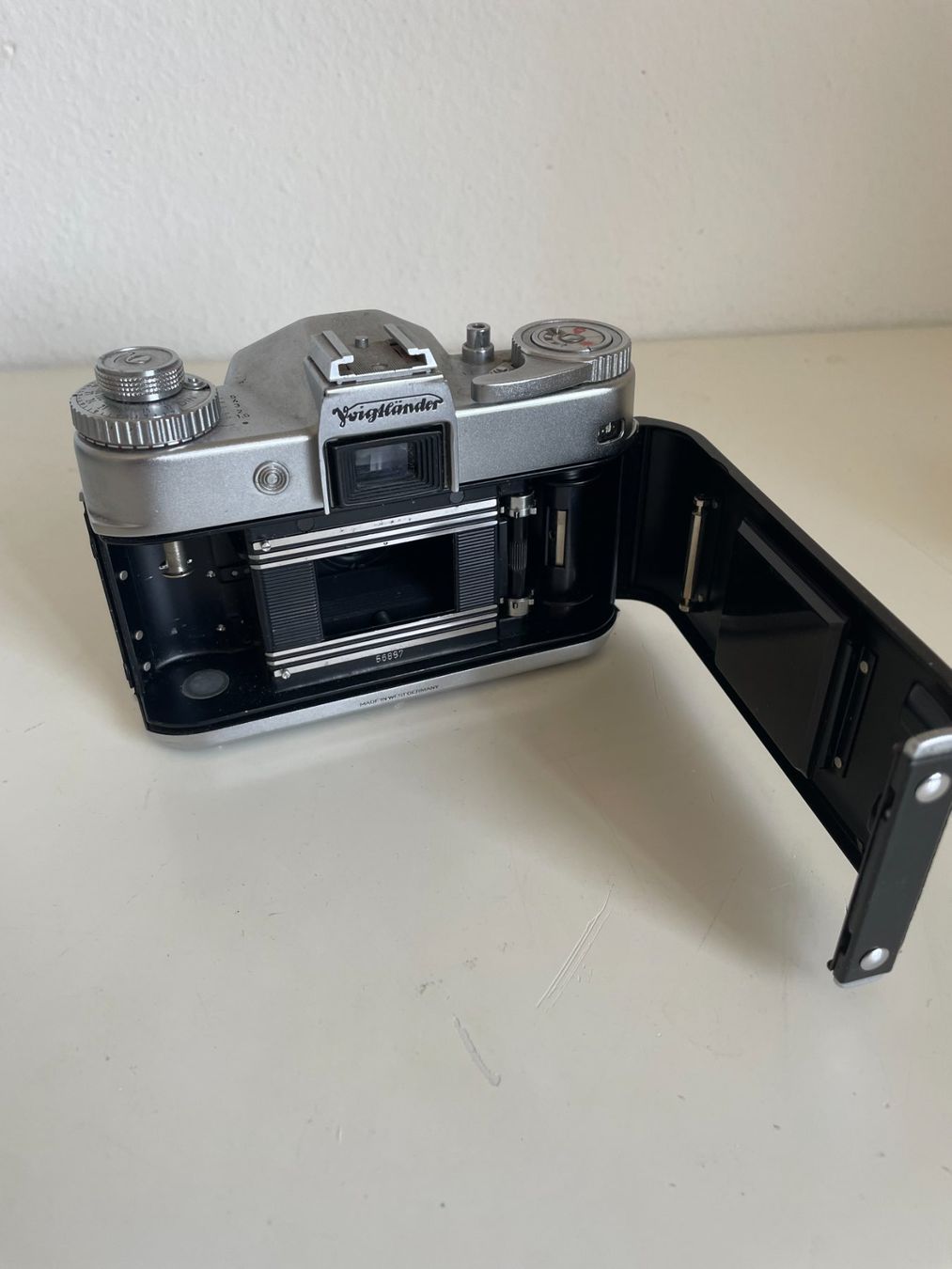Voigtländer Appareil photo: Voigtländer Bessamatic – Défectueux à Winterthur par Levi_sells 2