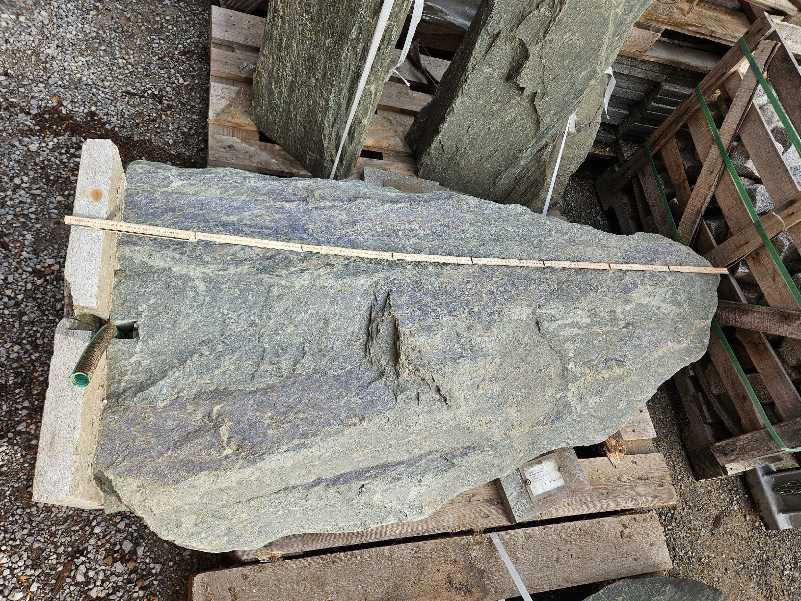 Mineralien & Heilsteine: Monolith mit Wasser anschluss  – Gebraucht aus Fischenthal von KevinE01