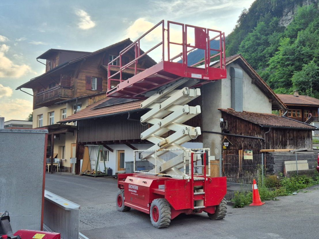 Piattaforme elevatrici & Crick: H.A.B. S154-18E Scherenarbeitsbühne geprüft und bereit – Usato da Ringgenberg BE venduto da mme_776b 2