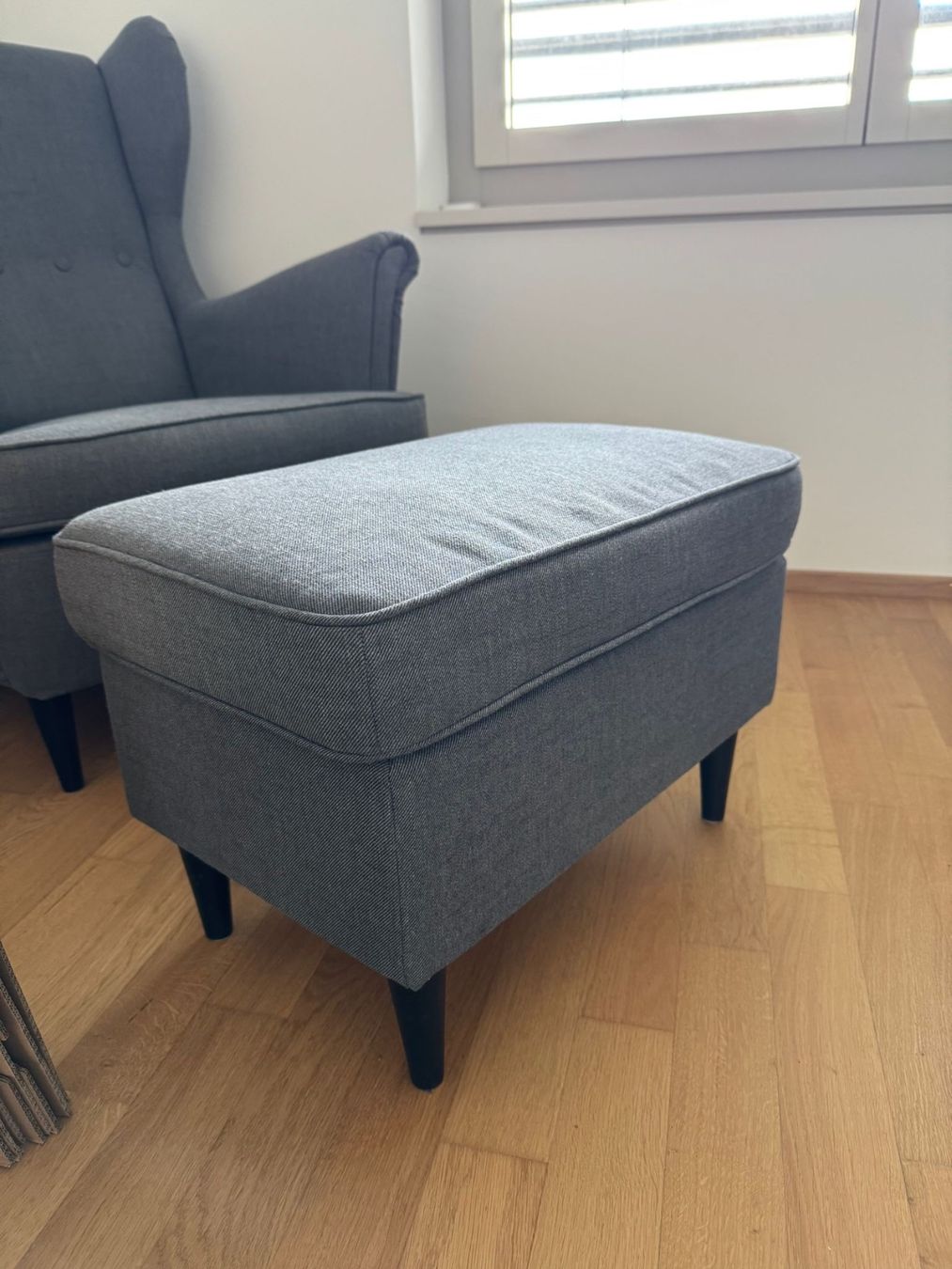 Ikea Poltrone: STRANDMON Sessel inkl. Hocker Dunkelgrau – Usato da Luzern venduto da noz_b7k9 1