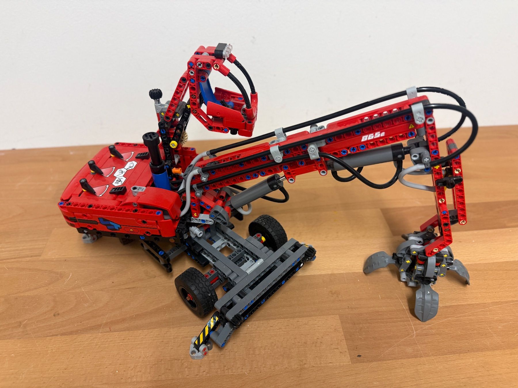 Lego Spielzeuge: Lego Technic Umschlagbagger 42144 – Gebraucht aus Pfeffingen von HausammannFamily 1