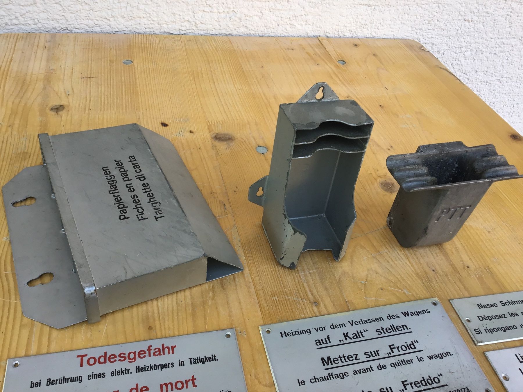 Modellini di ferrovie: PTT SAMMLUNG MIT SCHILDERN – Usato da Männedorf venduto da Modelle-aller-Art 1