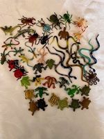 lot de 44 insectes, reptiles, grenouilles etc.. lavés