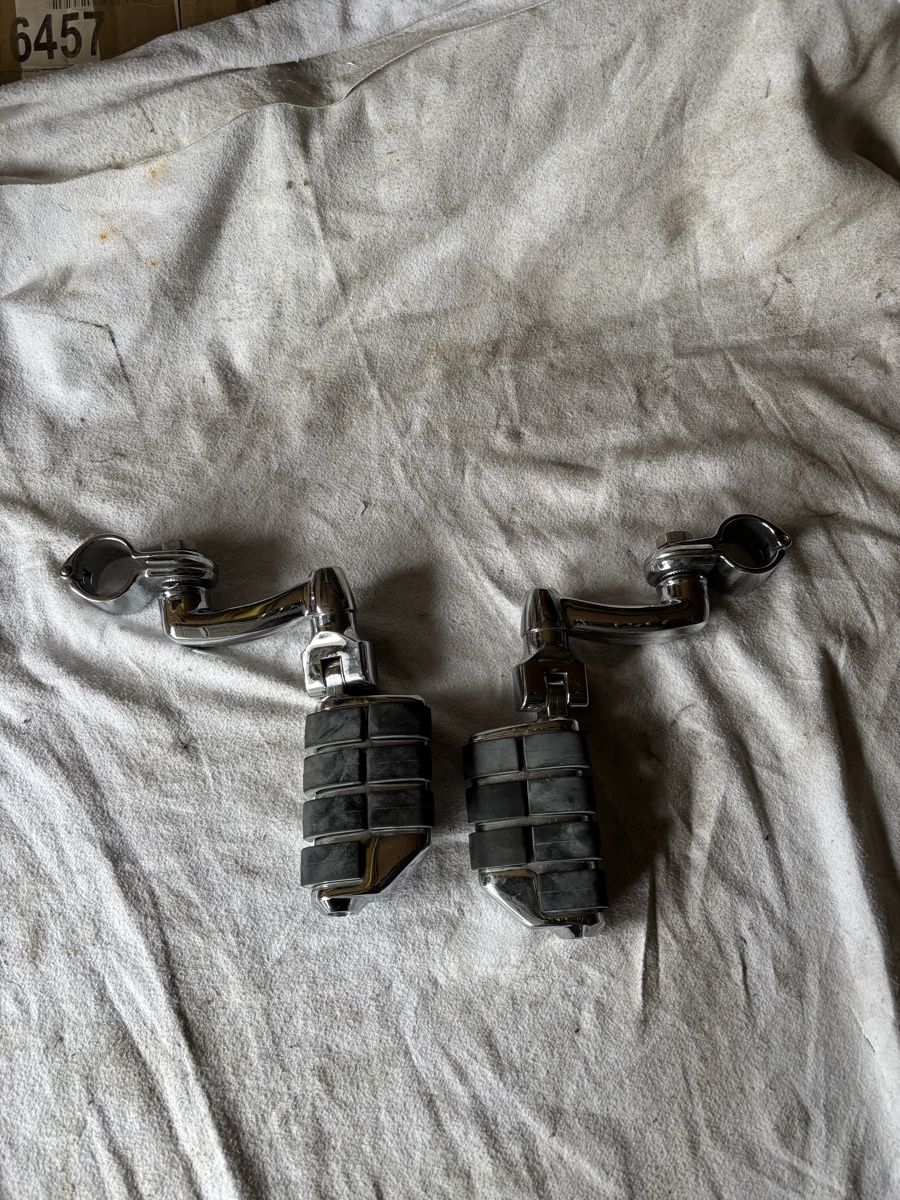 Harley-Davidson Tutti i ricambio per moto: Harley Davidson  Highway Pegs – Usato da Schötz venduto da Harley35
