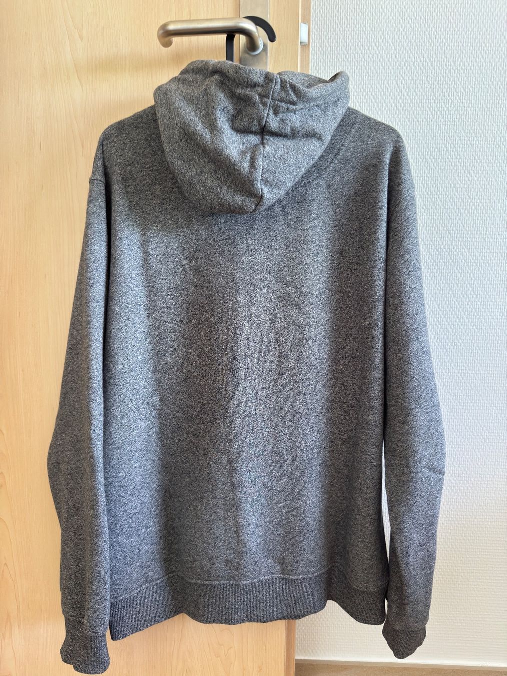 Kenzo Maglioni & Felpe: Hoodie Kenzo Taille M – Usato da Châtel-St-Denis venduto da Lou_Hock 1