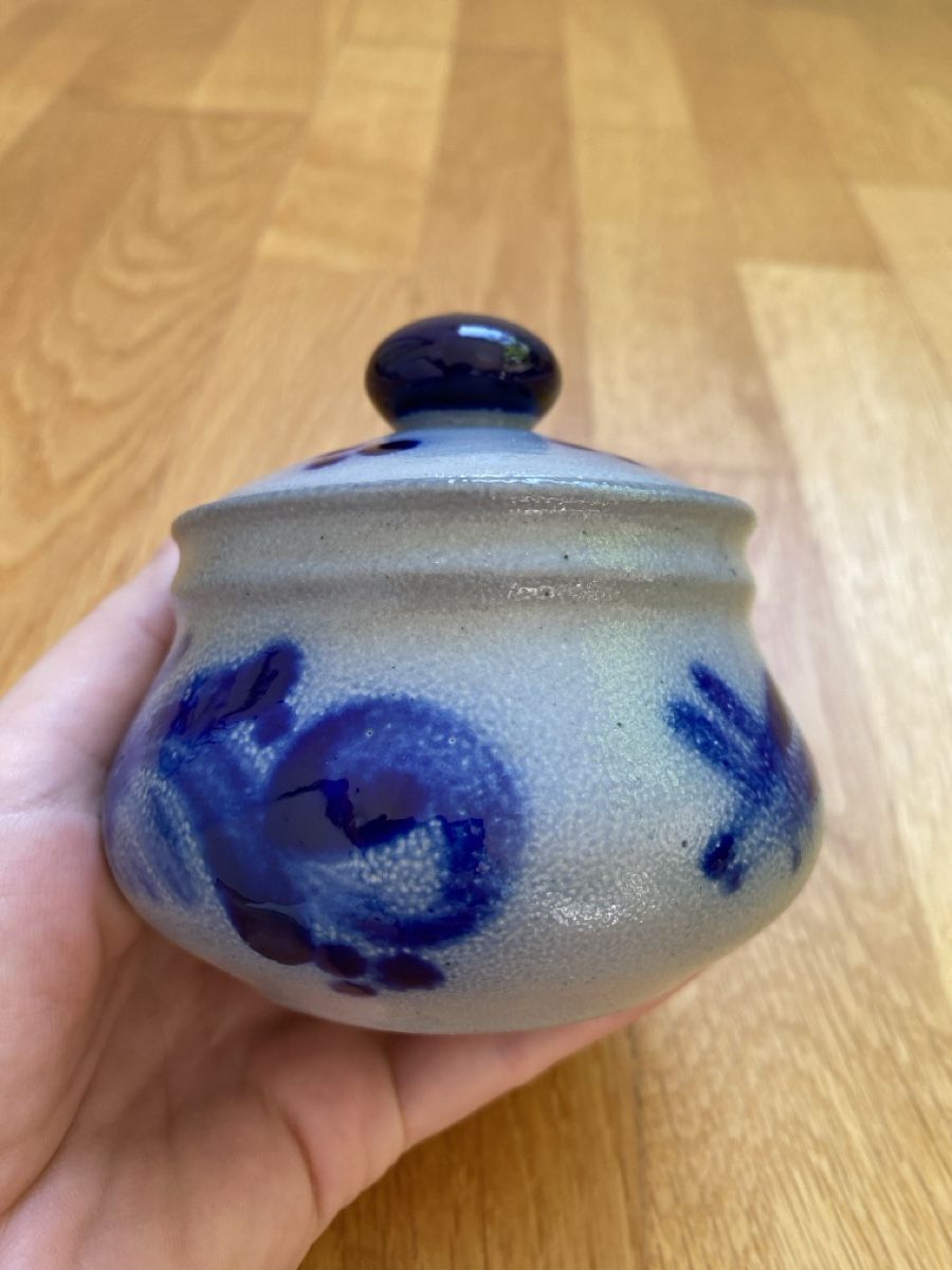 Zuccheriere: Steingut Töpfli blau-grau mit Deckel – Usato da Burgdorf venduto da allesolivia 1