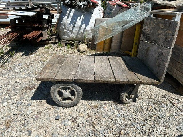 Anhänger: alter Holzwagen – Gebraucht aus Dürnten von Kiosk7