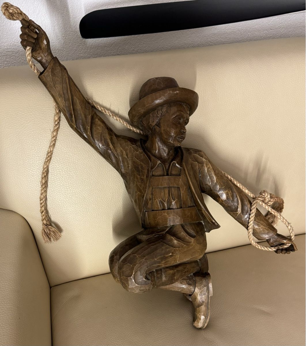 Skulpturen & Statuen: Holzgeschnitzte Abseiler 50 cm, Holzfiguren – Gebraucht aus Morges von SevArt 2