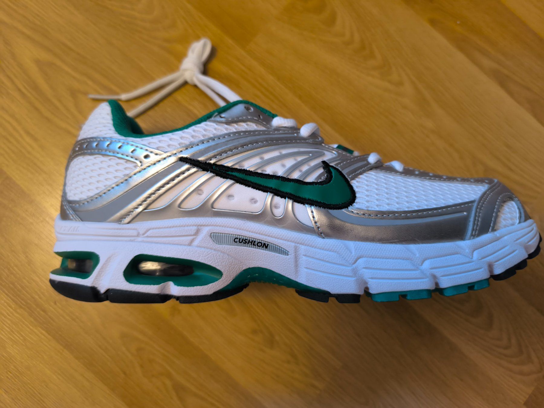 Nike Chaussures hommes: Nike Air Moto 2K Gr. 43-44 – Neuf (Voir description) à Langenthal par Manumei888 2