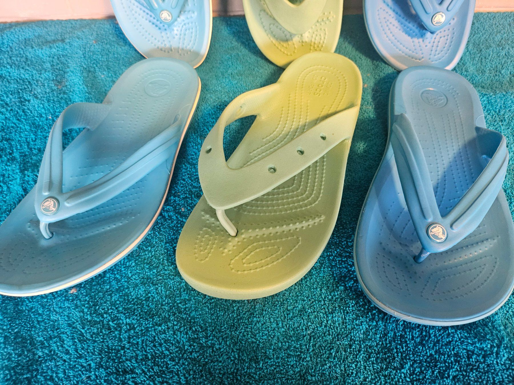 Crocs Damenschuhe: 3x Crocs FlipFlops neu *****wunderschöne Farbe**** – Neu (gemäss Beschreibung) aus Triesen von Teddyeddy 1