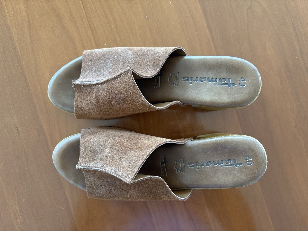 Tamaris Damenschuhe: Tamaris sabots compensés en daim marron taille 40 – Gebraucht aus Bulle von nathydaenzer 1