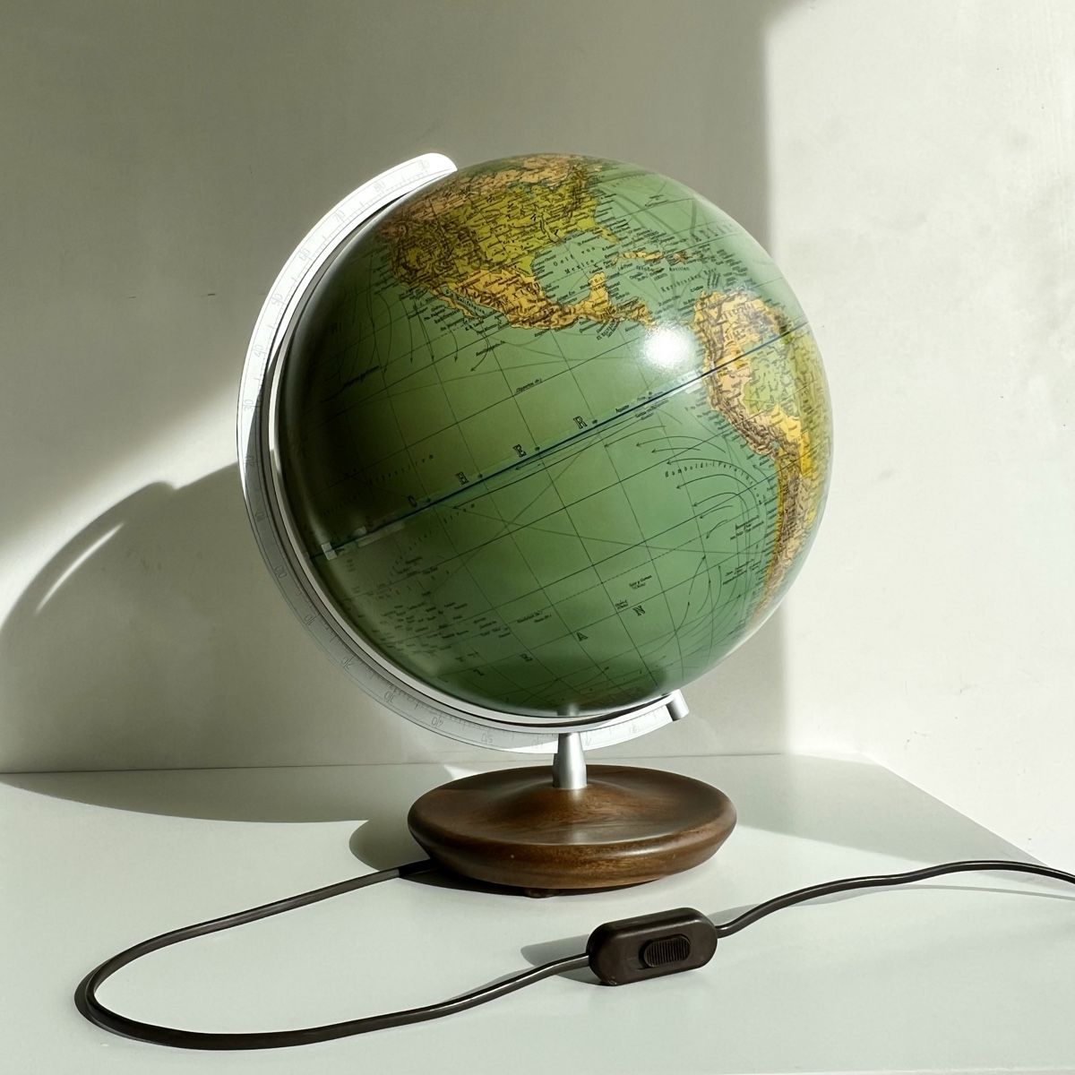 Lampade: Large Vintage Illuminated Globe Columbus Erdglobus Duplex – Usato da Oberägeri venduto da Theonose74 8