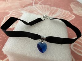 Hübsches Samtband mit blauem künstl. Kristall, neu