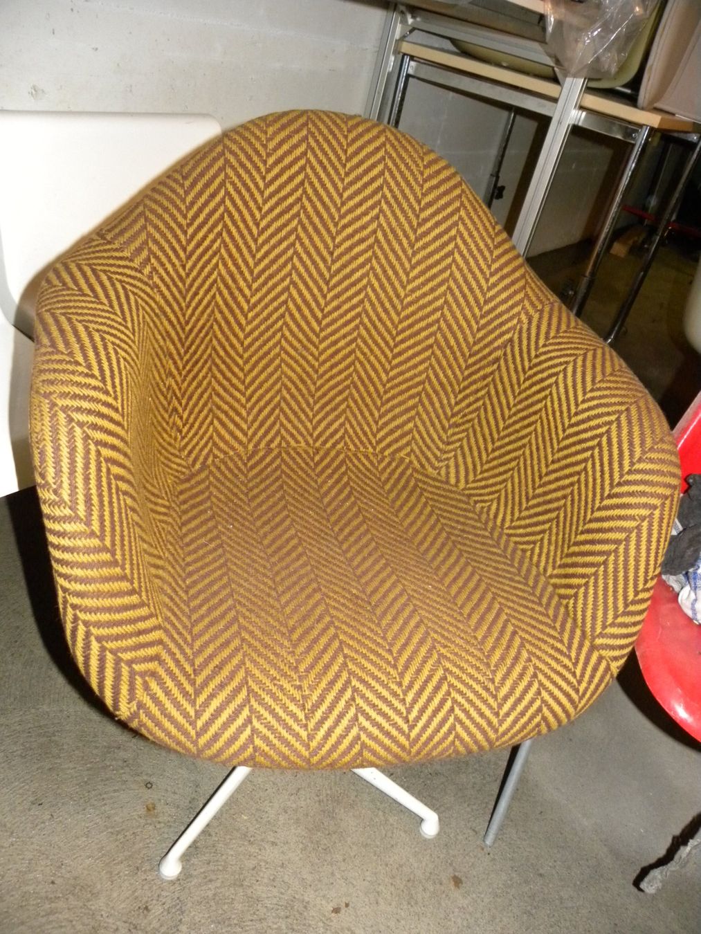 Herman Miller Poltrone: EAMES HERMAN MILLER ARMCHAIR – Usato da Küsnacht ZH venduto da walterzingo