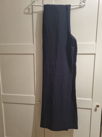 Stoffhose mit Streifen