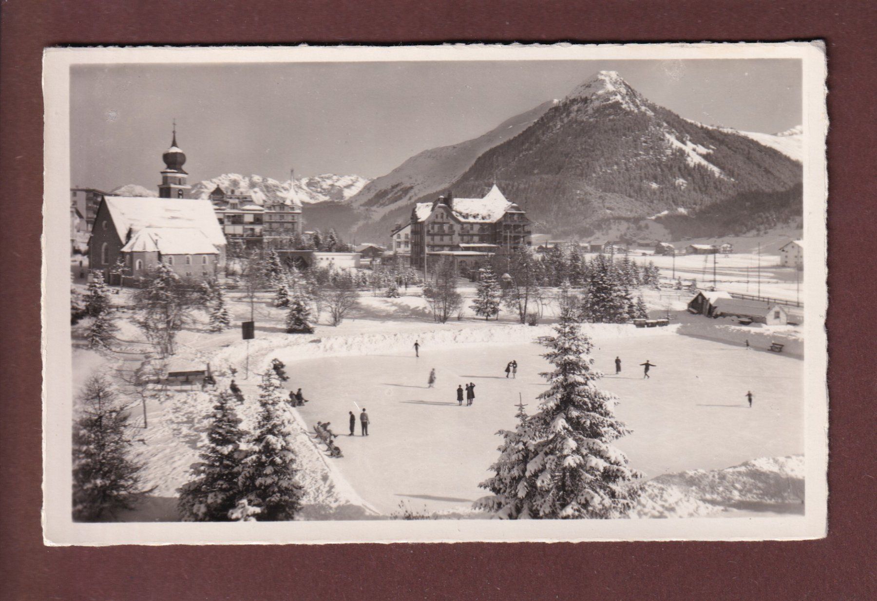 Cartoline postali: DAVOS-DORF - Eisbahn - Sporthotel Montana – Usato da Pully venduto da nicecards