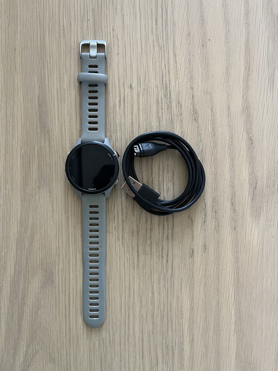 Garmin Smartwatch: Garmin Forerunner 255s Hellgrau - Guter Zustand  – Usato da Basel venduto da Tobias.99 2