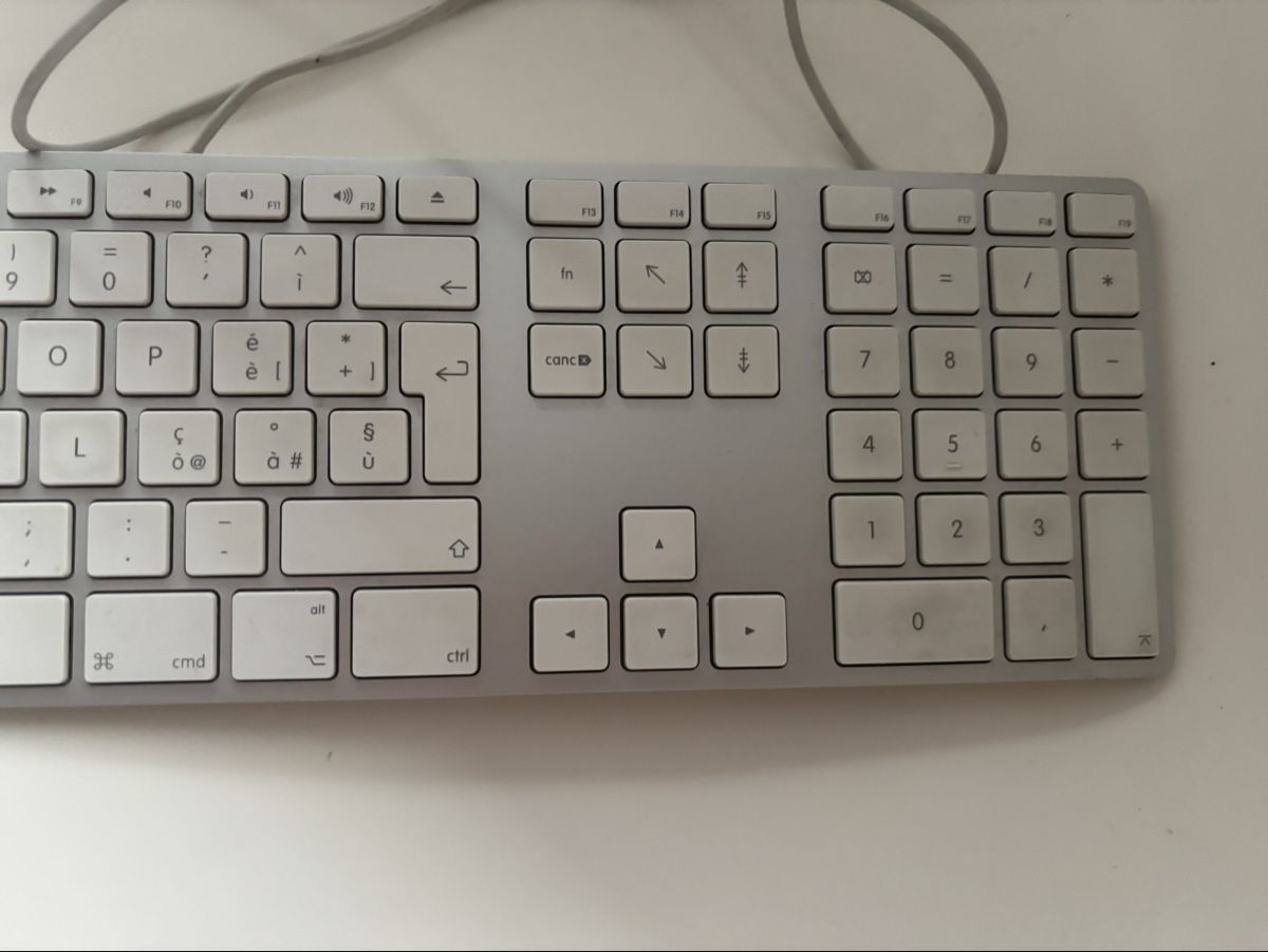 Apple Tastiere: USB Apple keyboard – Usato da Lugano venduto da fca_bfs9 3