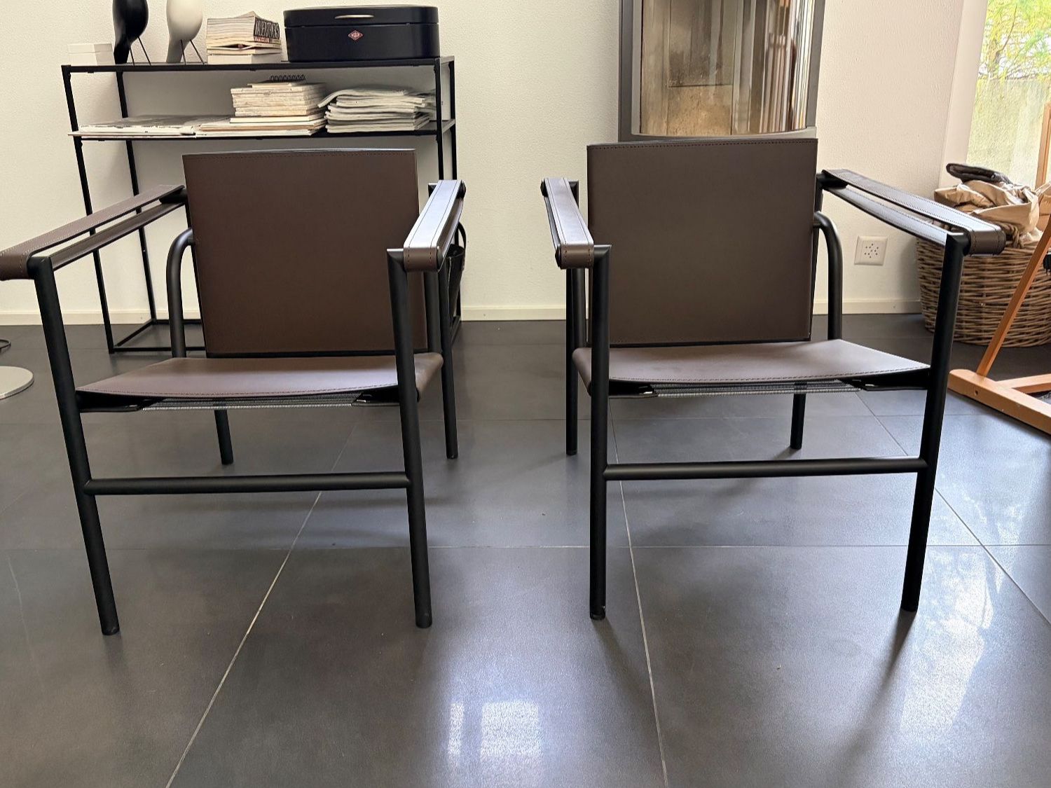 Le Corbusier Sessel: Zwei Corbusier Sessel LC 1 Cassina – Gebraucht aus Stäfa von ext_nyg8