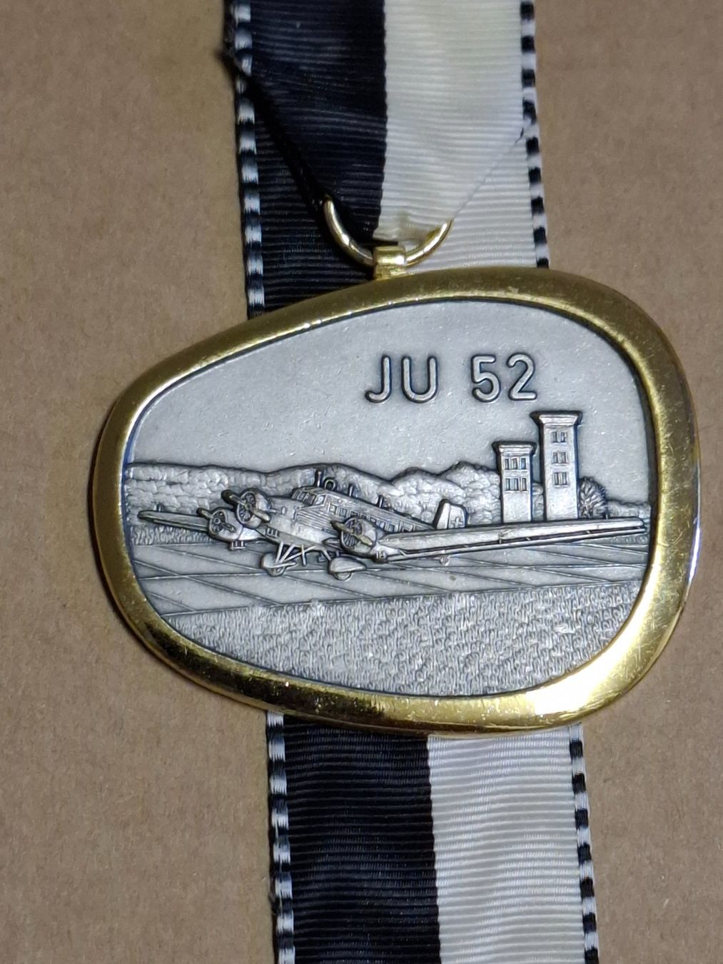 Medaglie: JU 52 - Flugzeug (B825) – Usato da Schwanden GL venduto da Suvorov