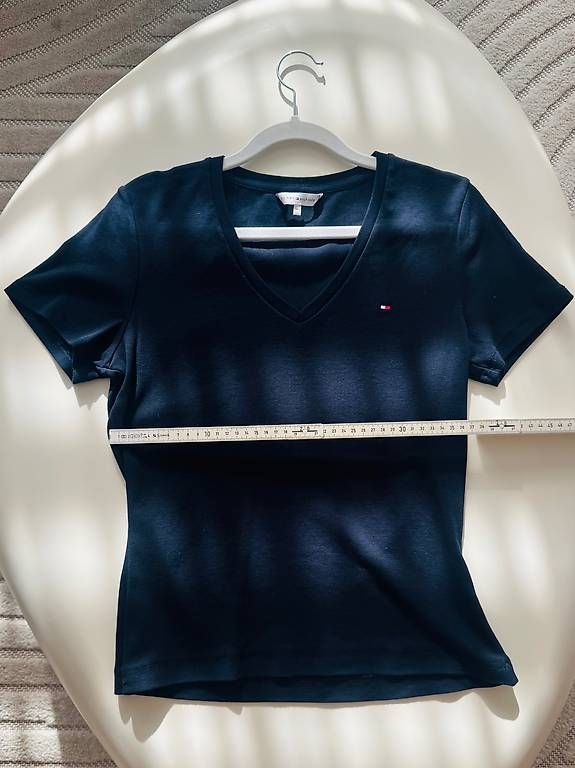 T-shirt: Original Tommy Hilfiger – Usato da Opfikon venduto da Layla123 4