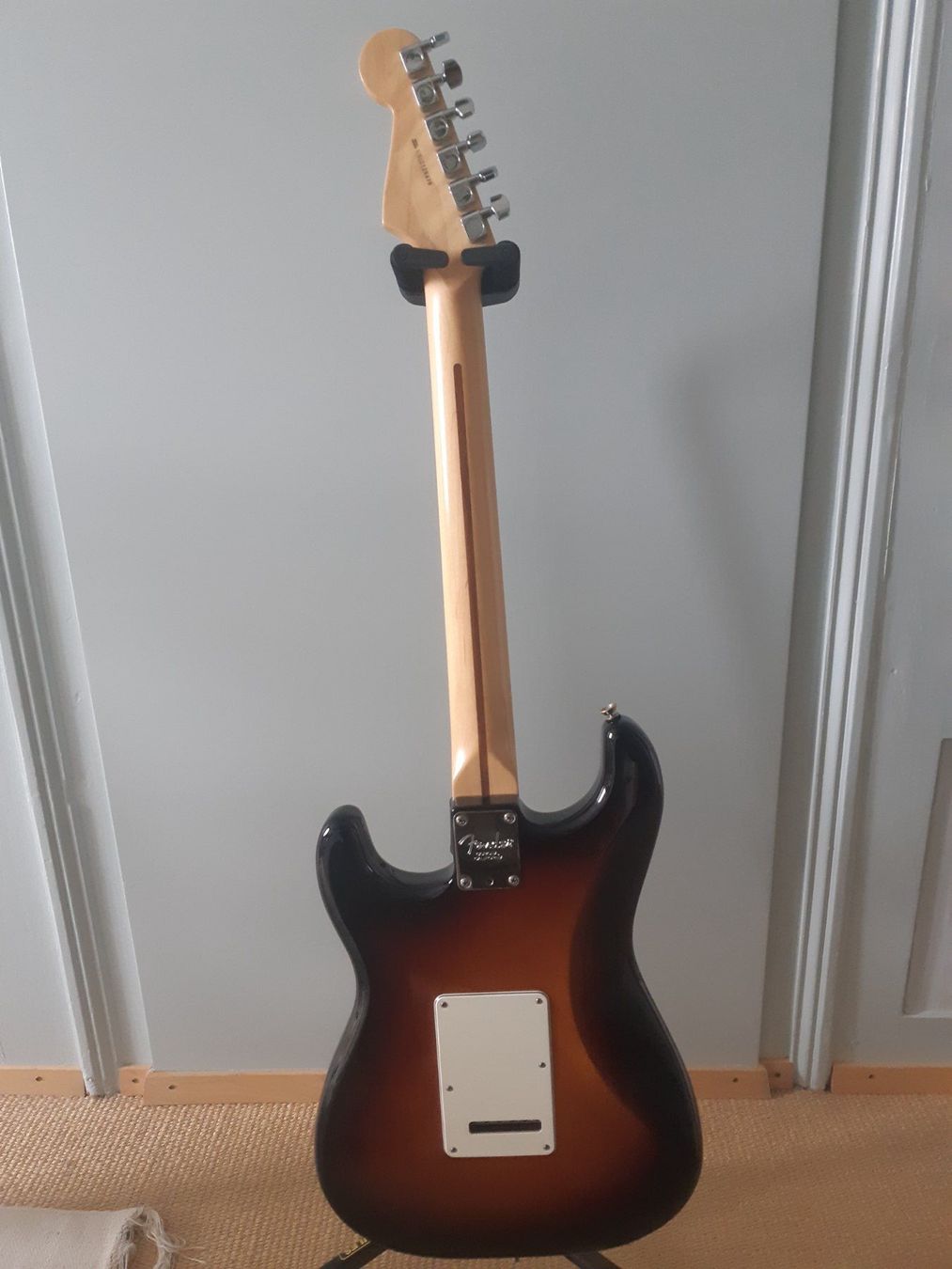 Fender Strumenti musicali: Fender Stratocaster American Standard mit Koffer – Usato da Stäfa venduto da alb_xjq7 6