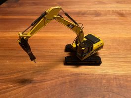 CAT 323D L – Raupenbagger mit Hydraulikhammer