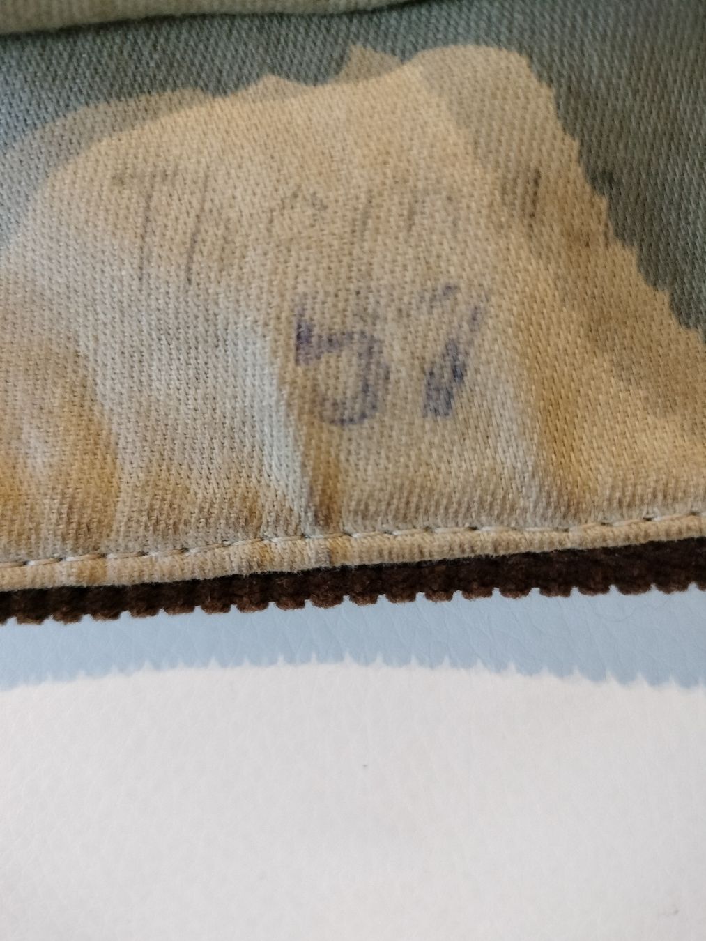 Uniformi: Antiker Schiffli Mutz, Huttwil, Grösse 57 – Usato da Schwanden Sigrisw venduto da cadieux71 2