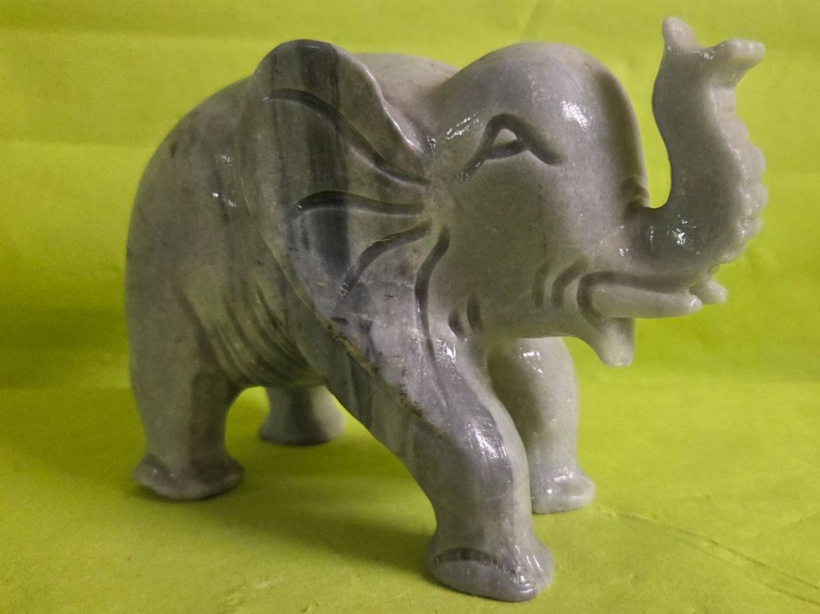 Sculture & Statue: Schöner Elefant aus Marmor 12cm – Nuovo (secondo la descrizione) da Roggliswil venduto da Mabelco