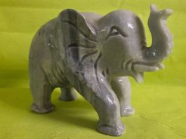 Schöner Elefant aus Marmor 12cm