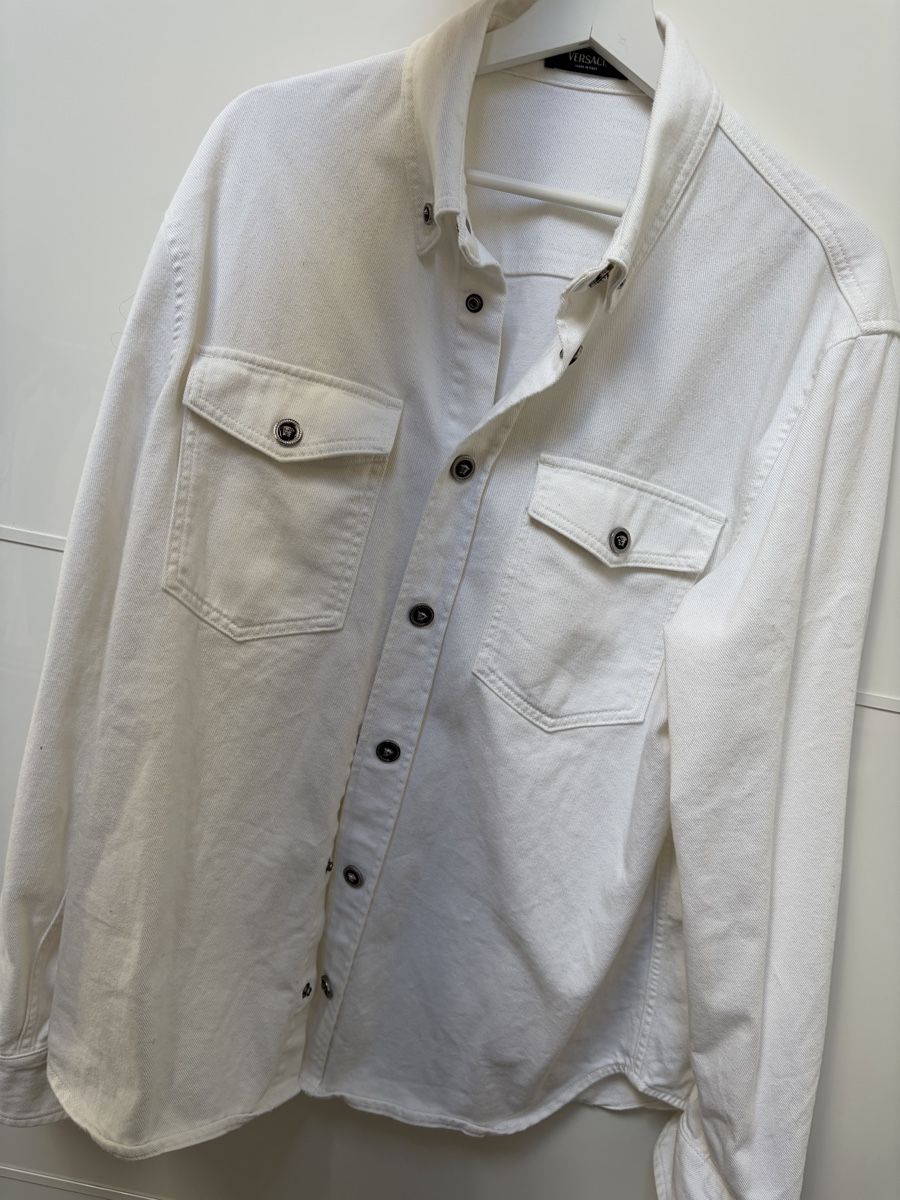 Versace Chemises: Versace chemise en jeans  – Neuf (Voir description) à Yverdon-les-Bains par nes_sn6k