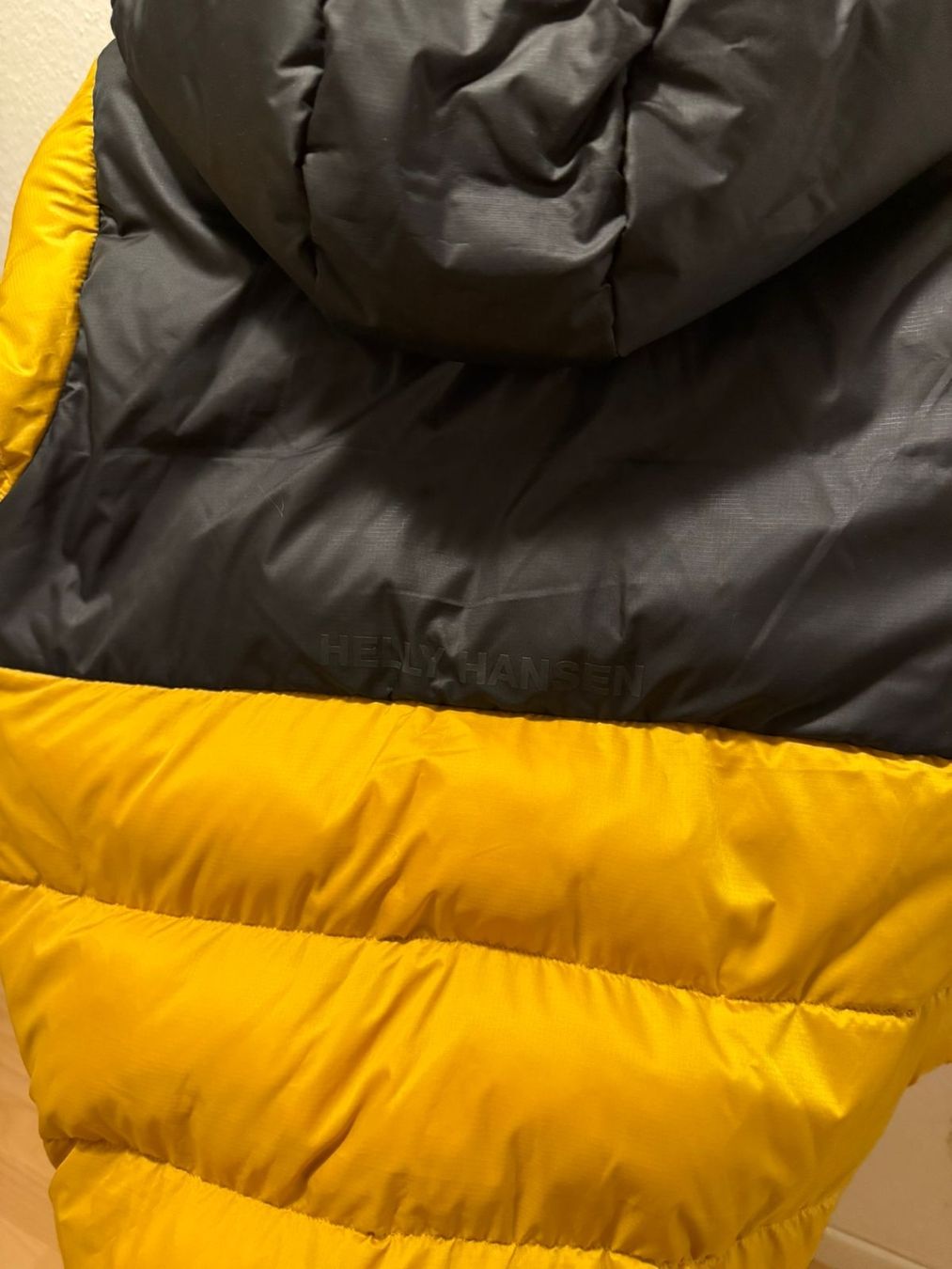 Helly Hansen Giacche: Helly Hansen Winterjacke, Grösse 164/14, Gold/Schwarz – Usato da Thun venduto da Sde 4