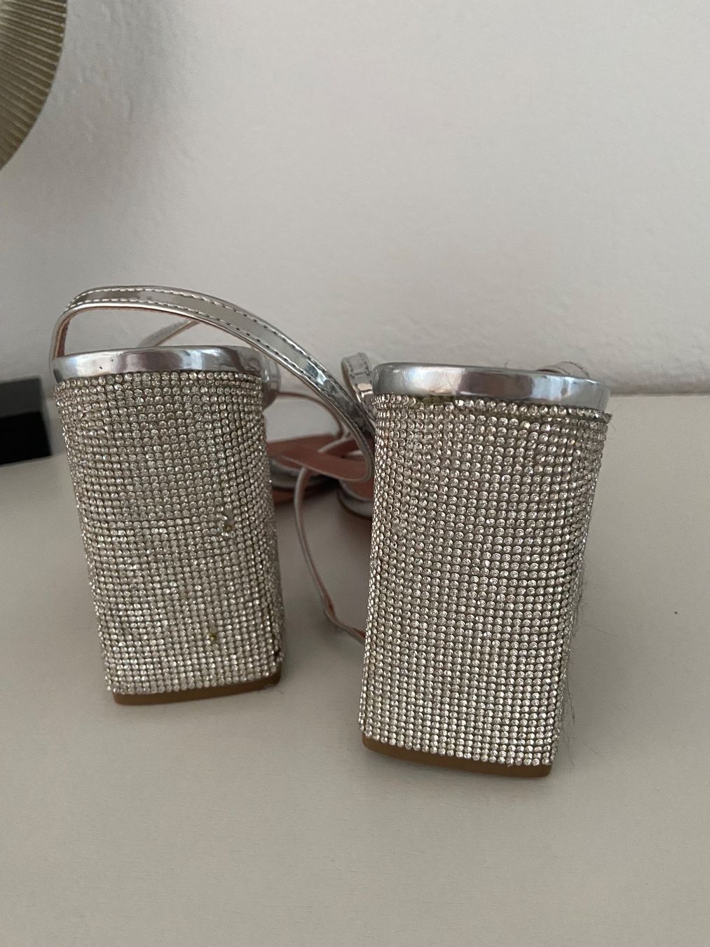 Scarpe da donna: Sandale mit Glitzersteinchen – Nuovo (secondo la descrizione) da Bülach venduto da kittygismo 2