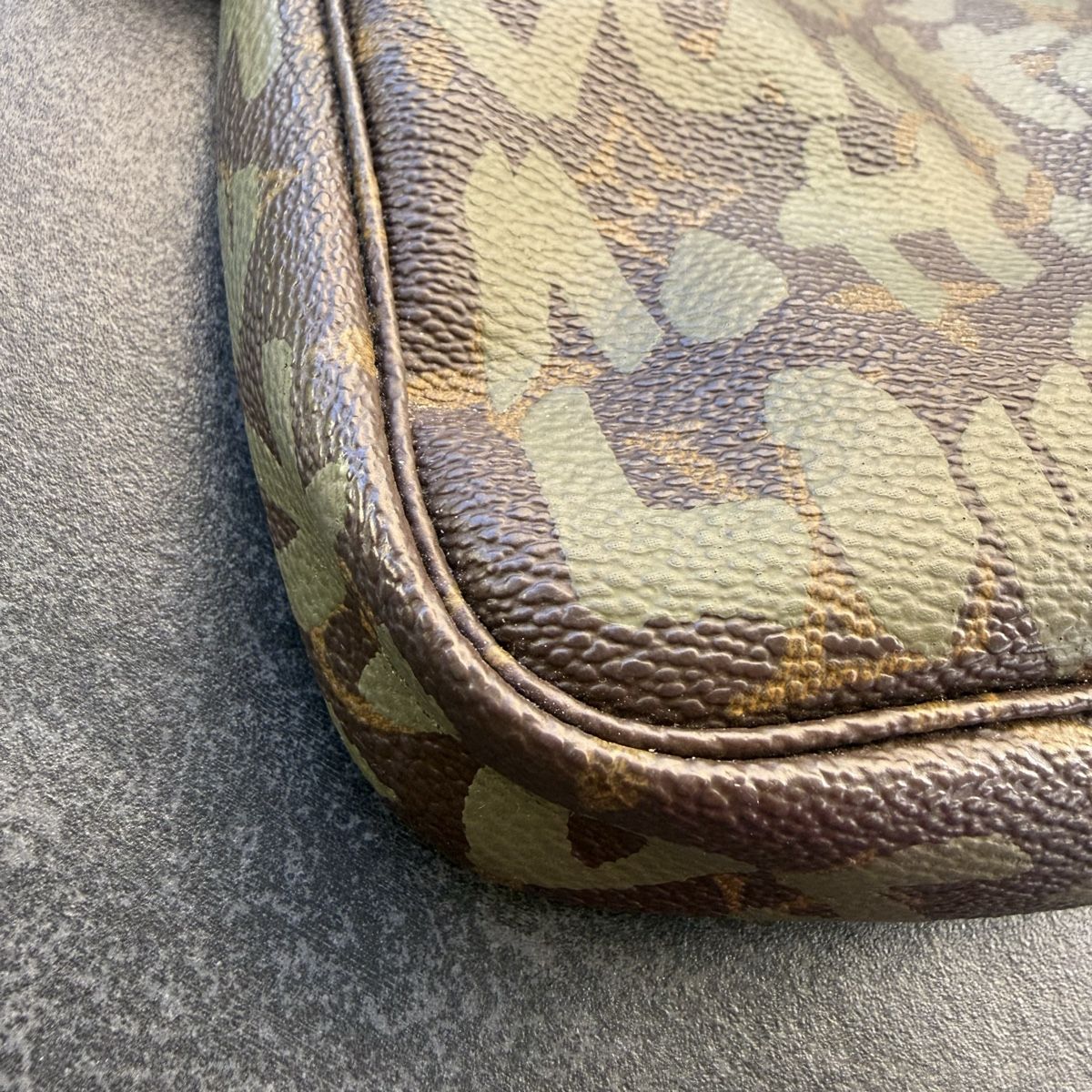 Louis Vuitton Taschen für Damen: Pochette Louis Vuitton & Stephen Sprouse Graffiti – Gebraucht aus La Tour-de-Peilz von nic_wqf2 2