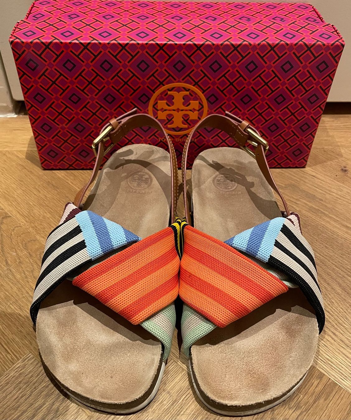 Tory Burch Scarpe da donna: Tory Burch Corey Leder / Stoff Sandalen – Nuovo (secondo la descrizione) da Zürich venduto da Sarazrh