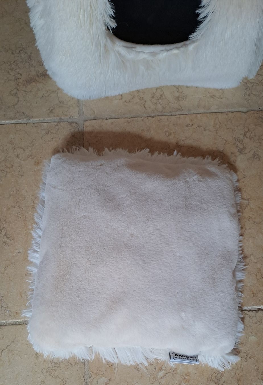 Liege- & Schlafplätze: Maisonnette pour chat en peluche blanc – Neu (gemäss Beschreibung) aus Rolle von Loutre84 7