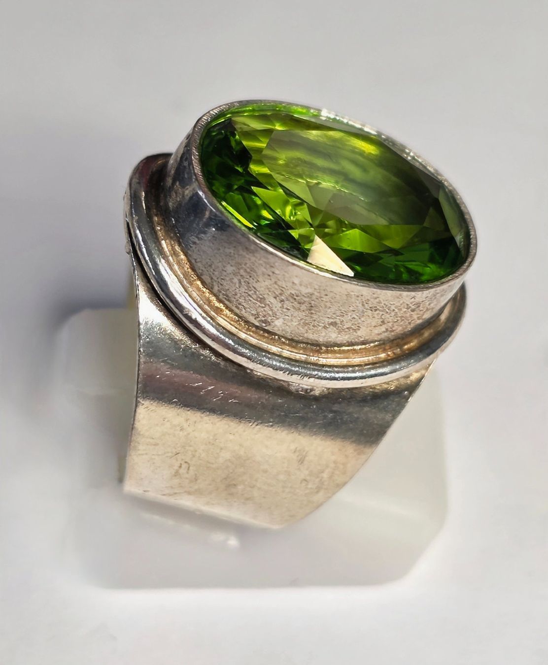 Bagues: Silber Ring mit hellgrünem Stein – Neuf (Voir description) à Zürich par adriben 2