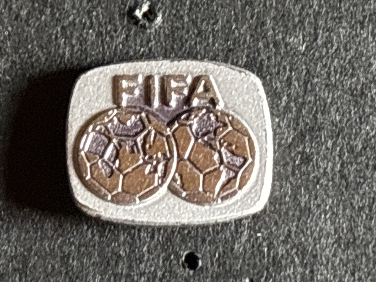 Fifa Placchette & Badge: Pin Fussball FIFA – Usato da Lützelflüh-Goldbach venduto da NicoleL.