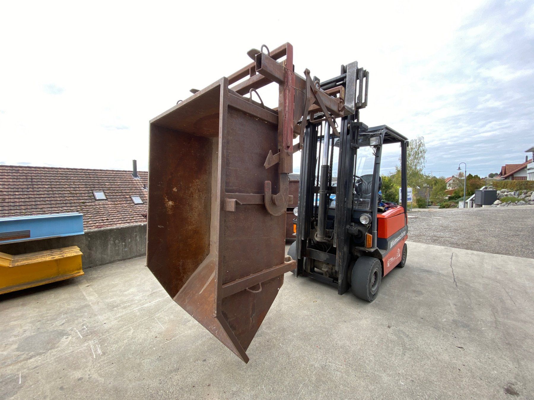 Camions-bennes: Schuttmulden mit Kippgerät im Set – D'occasion à Weiningen TG par TTW_GmbH 3