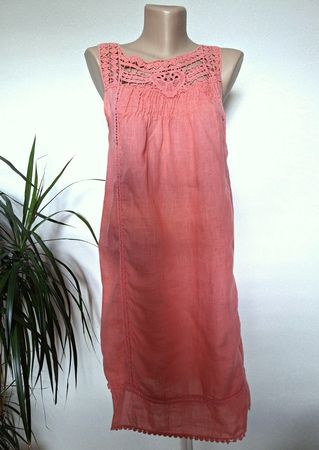 Robe mi-longue -rose- dentelle– Taille M