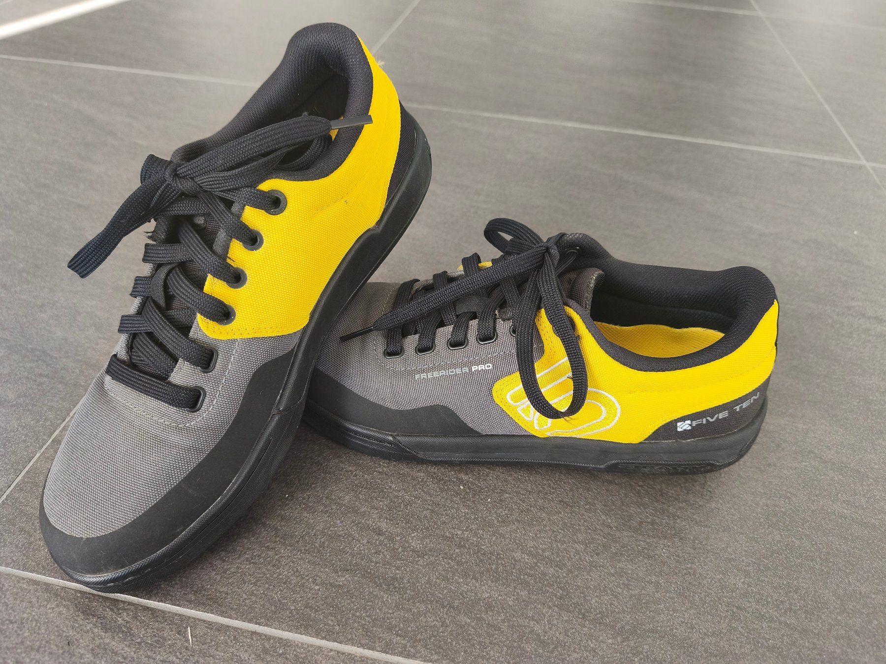 Five Ten Scarpe da uomo: Bikeschuhe Five Ten - Grösse 44 – Usato da Jegenstorf venduto da Juchlistock