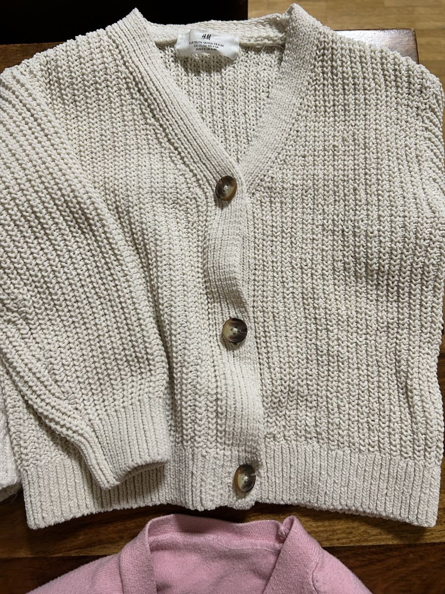 H&M Lotti & Set di vestiti: 4 Strickjacken/Pulli Mädchen, Grösse 110/116 – Usato da Zürich venduto da Nutla 2