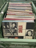 une caisse de vinyle 33 tours disques en français