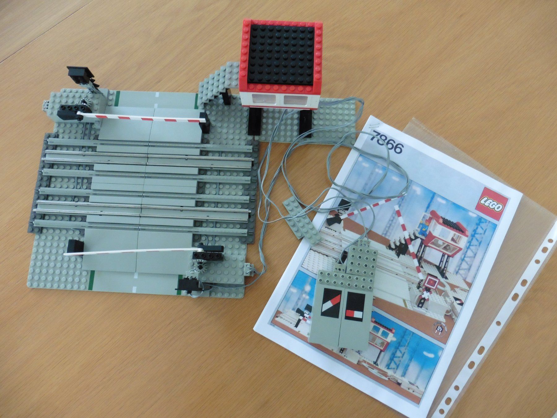 Lego Kit di costruzioni: Lego 7866 Bahnübergang 12V – Usato da Kaltbrunn venduto da sigale