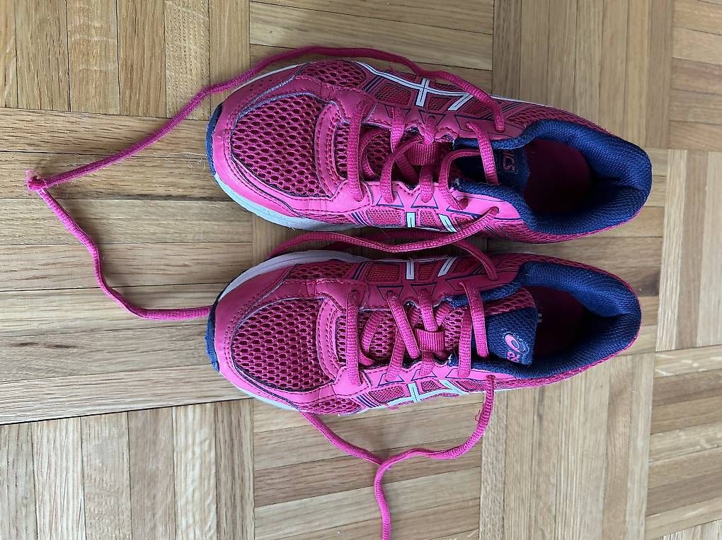 Chaussures filles: Baskets ASICS taille 34,5 – D'occasion à Morges par flo_68sd