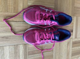 Baskets ASICS taille 34,5