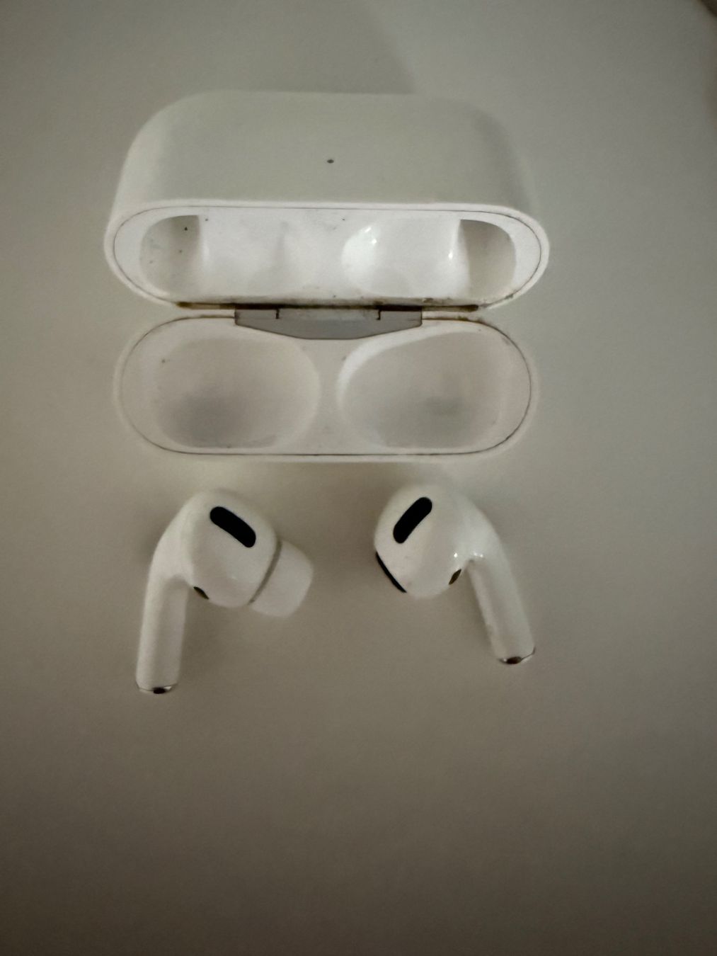 Apple Cuffie: Apple AirPods Pro (2. Gen) mit Ladecase – Usato da Embrach venduto da Niko_357 1