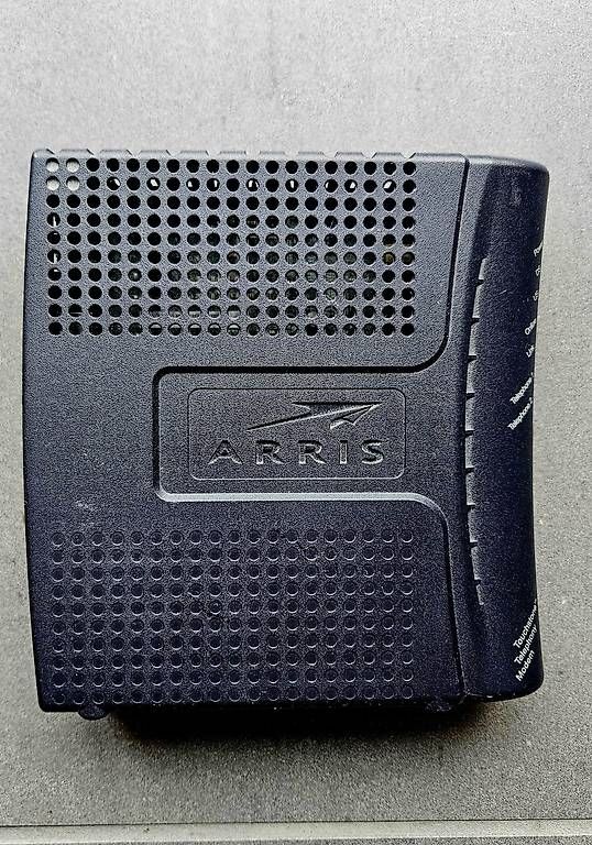 Arris Modem & Router: Arris Modem TM502B mit LAN Kabel & Adapter – Usato da Niederbipp venduto da Broker_Online