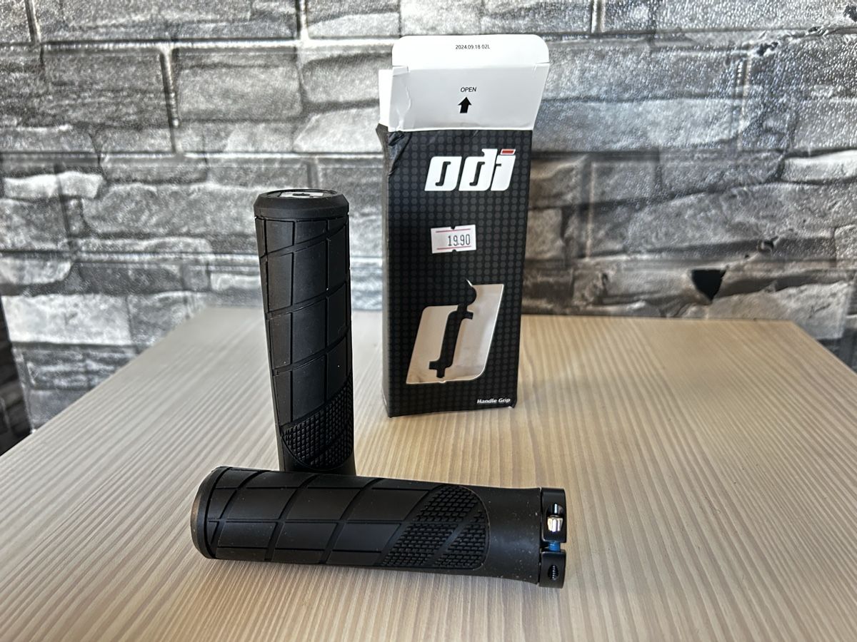 Pezzi di ricambio: ODI MTB Fahrrad Lenkergriffe schwarz – Nuovo (secondo la descrizione) da Root venduto da Sajo_04 2